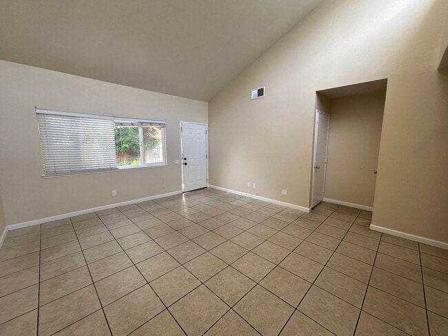 Building Photo - 2104 Sharon Way