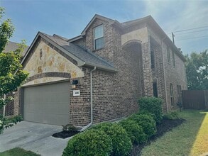 Building Photo - 209 Red Hawk Pl