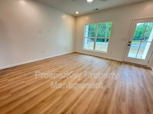 Foto del edificio - 3825 Mulberry Dr