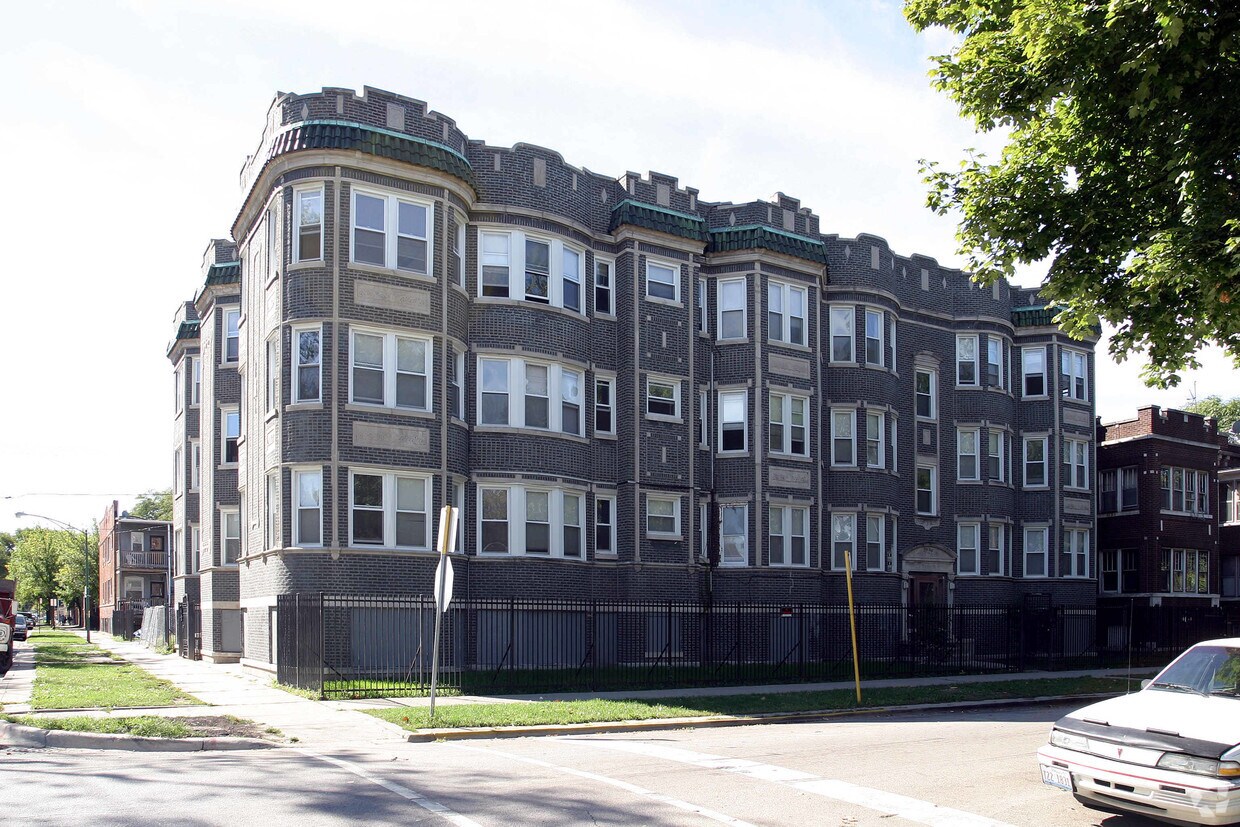 Primary Photo - La Rose Apartments
