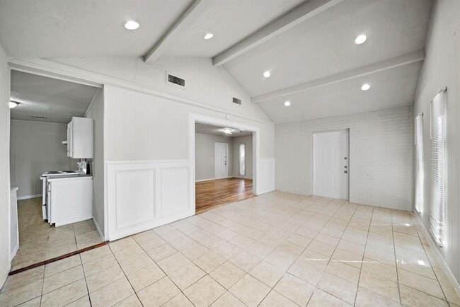 Building Photo - 1000 N Pruett St