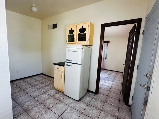 Foto del edificio - 2221 Bassett Ave