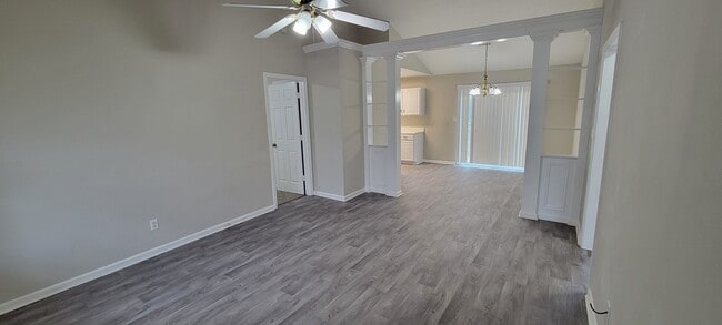 Building Photo - 118 Crystal Brk