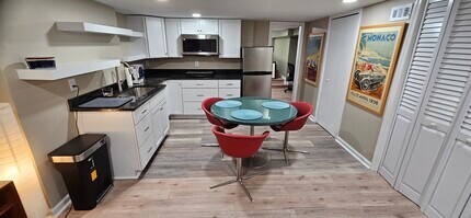 Building Photo - 4633 Kernwood Ave