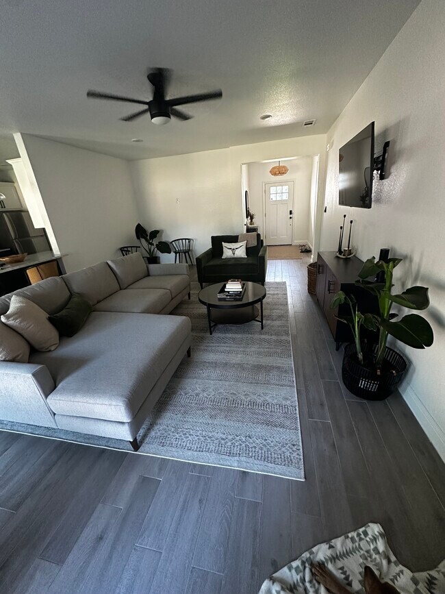 Foto del edificio - 4707 Llano St