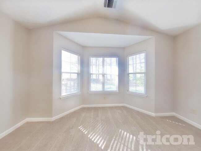 Foto del edificio - 165 Old Hampton Way