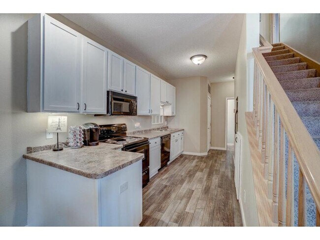 Foto del edificio - Nice 3 Bedroom 1.5 Bathroom Townhome in Hu...