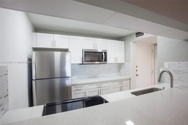 Foto del edificio - 10700 SW 108th Ave