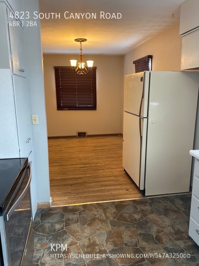 Building Photo - 4 BEDROOM | 2 BATH | LARGE FENCED IN YARD ...