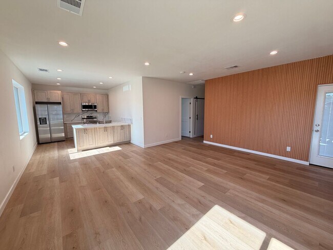 Foto del edificio - New Construction 3BR 2.5BA • Open Concept • A/C • Near USC $1,000.00 Off One Month's Rent Move In...