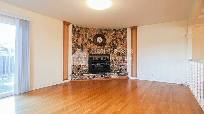 Building Photo - 35893 Blair Pl