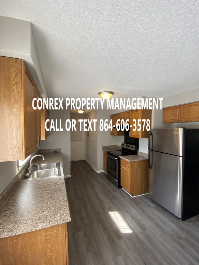 Building Photo - JUST LISTED!