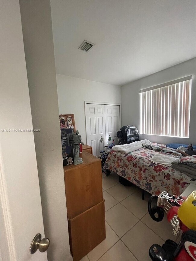 Building Photo - 1543 Southeast 25th Street Apt #109, Homes...