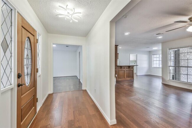 Foto del edificio - 1907 Southern Pines Dr