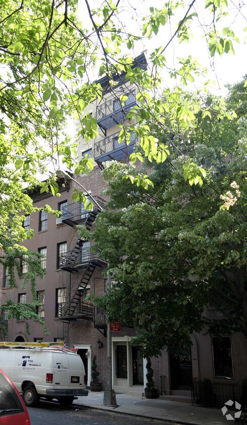 Foto del edificio - 306 E 52nd St