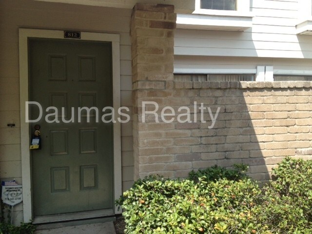 Building Photo - 6253 Ludington Dr