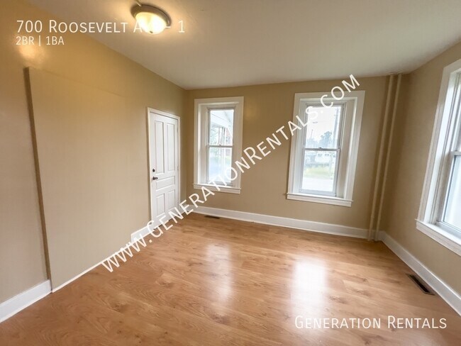 Building Photo - 700 Roosevelt Ave