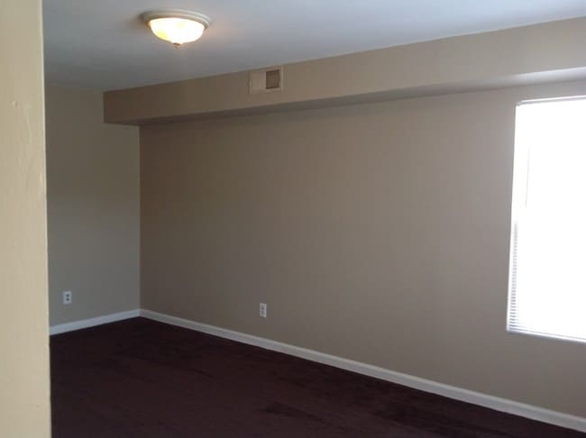 Foto del edificio - 7149 W Friendly Ave