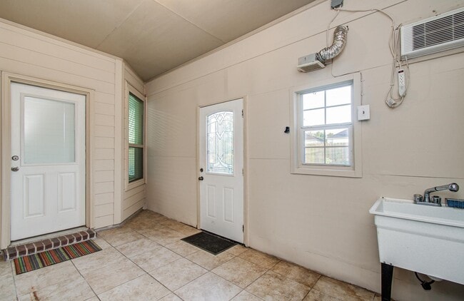 Building Photo - 3243 Aegean Dr