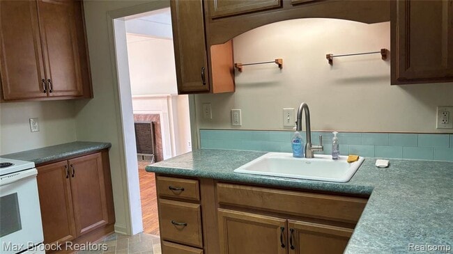 Building Photo - 2405 Pembroke Rd