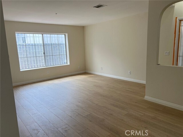 Foto del edificio - 216 E Newmark Ave