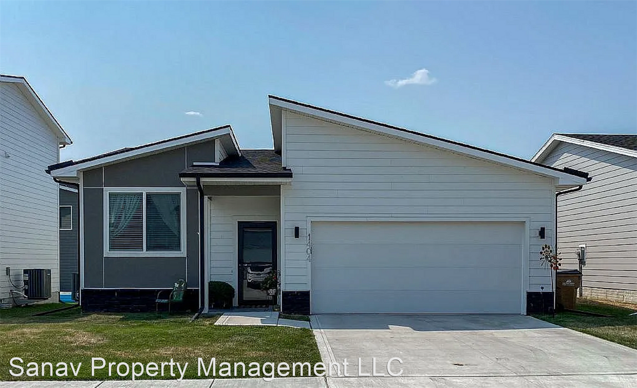 1404 NE Polk Dr, Grimes, IA 50111 House Rental in Grimes, IA