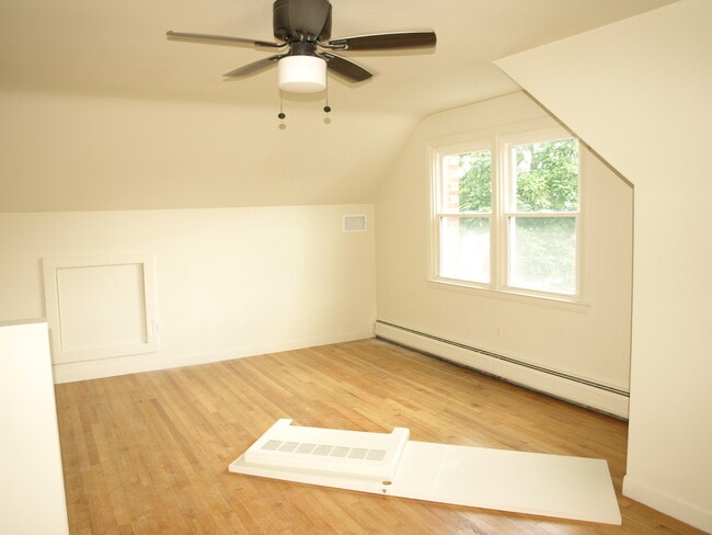 Building Photo - 162 Moorefield St