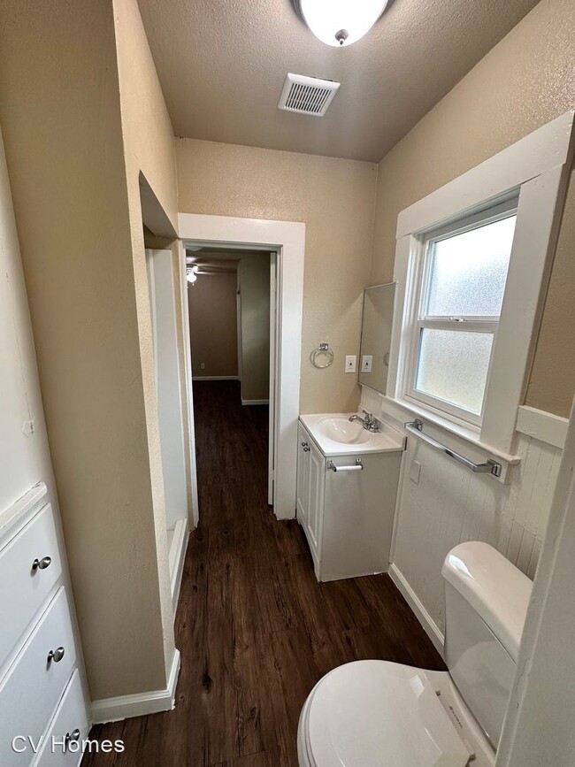Building Photo - 2 br, 1 bath House - 415 W. Florinda St.