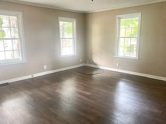 Building Photo - Corner Lot - Remodeled