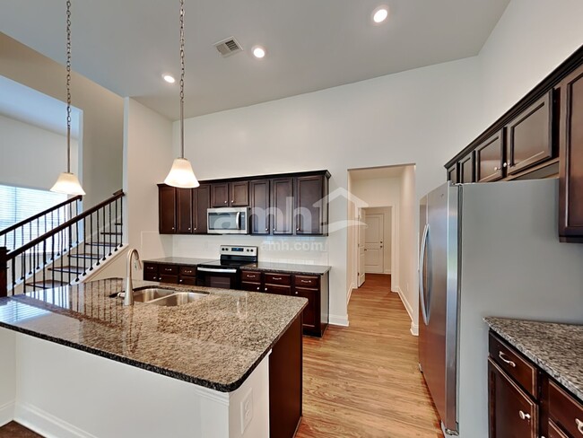 Building Photo - 5165 Smithbriar Dr