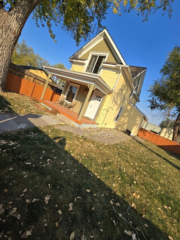 Primary Photo - 2 Bed 1.5 Bath