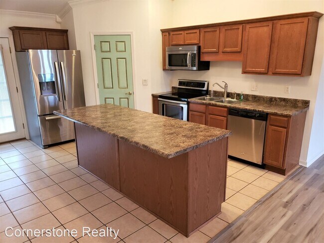 Building Photo - 3 br, 2 bath House - 74 Hill Dr.