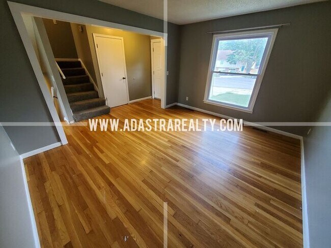 Building Photo - Beautiful Lenexa Duplex-Showing NOW!!