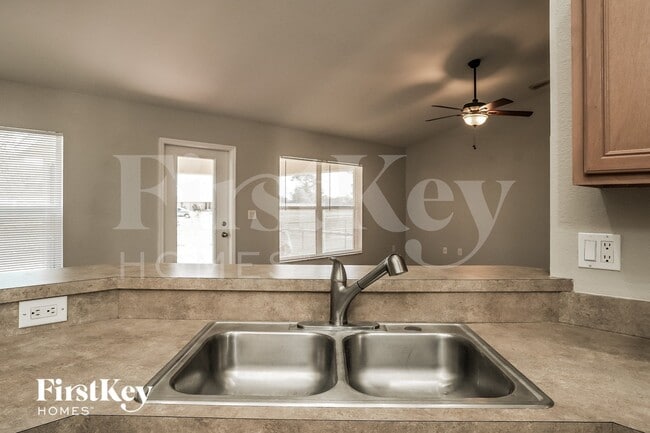 Foto del edificio - 521 NW 14th Terrace