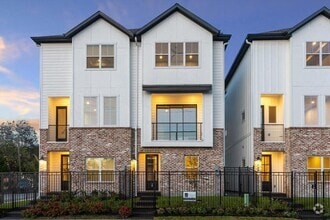Building Photo - 147 Eastwood St