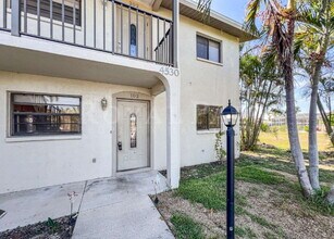 Building Photo - 4530 SW 10th Ave