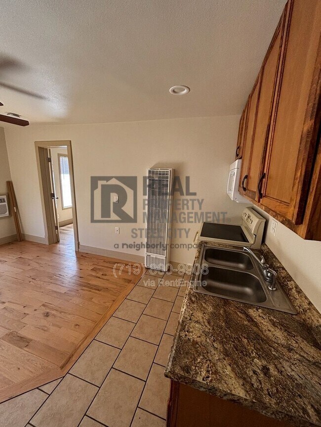 Foto del edificio - 902 W 11th St