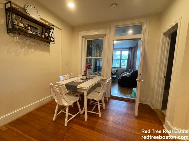 Foto del edificio - 195 Winthrop Rd