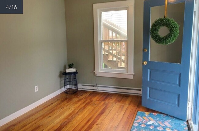 Building Photo - 3 Bed / 2 Bath Duplex Available 7/20