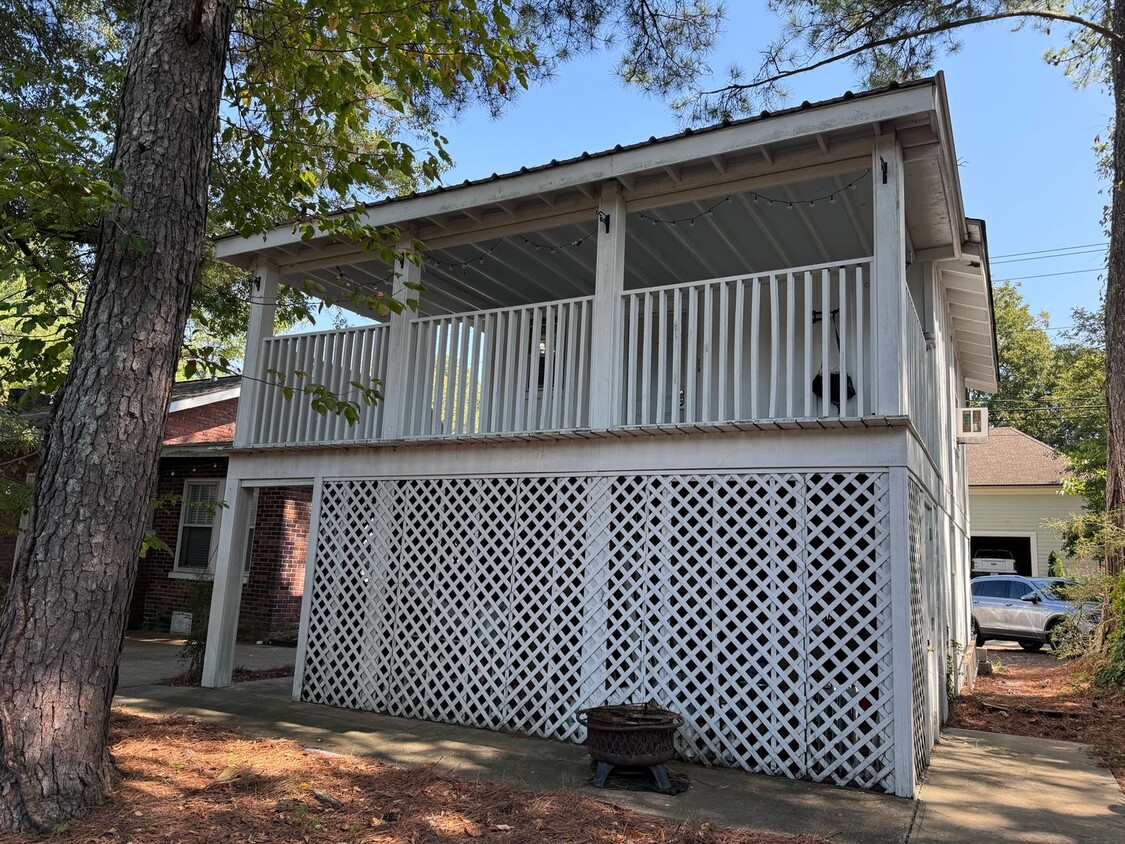 Primary Photo - 1BR/1BA With Garage For Rent