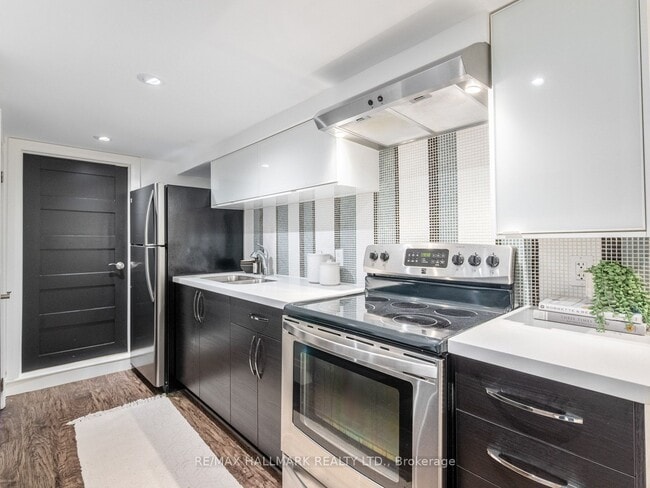 Building Photo - Fully Renovated One Bedroom Lower Level Suite in the Danforth!