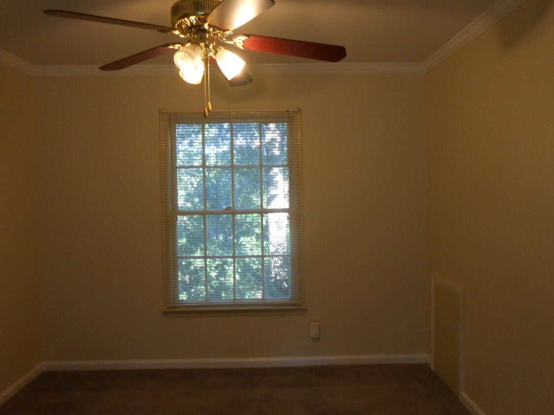 Foto principal - 139 E Hill St
