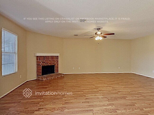 Building Photo - 1537 Englewood Dr