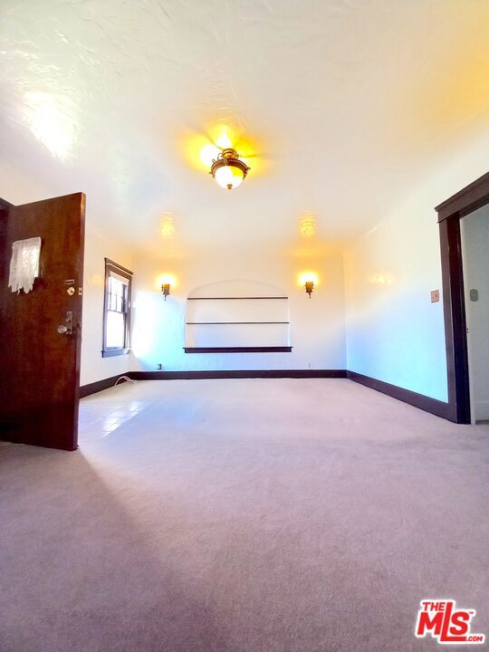 Building Photo - 2027 Addison Way