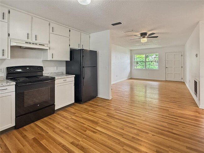 Foto del edificio - 1410 N Tropical Ave