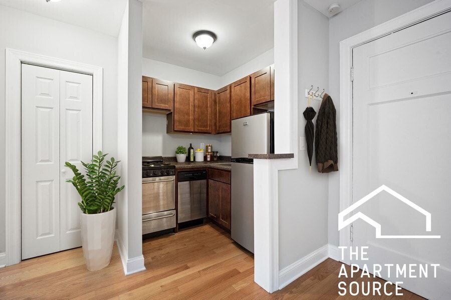 Photo - 837 West Wolfram St. Unit 311