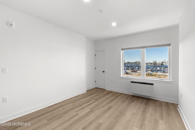 Building Photo - 180 Morris Ave