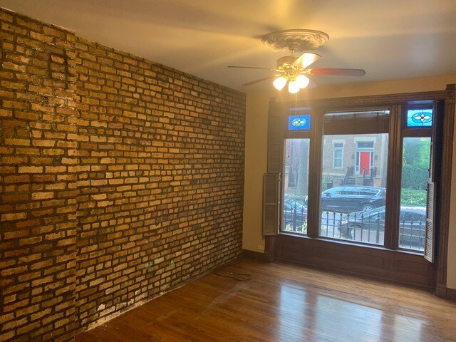 Foto del edificio - 2023 N Kenmore Ave