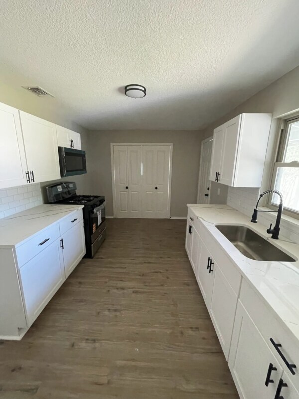 Foto del edificio - 2739 W Woodlawn Ave