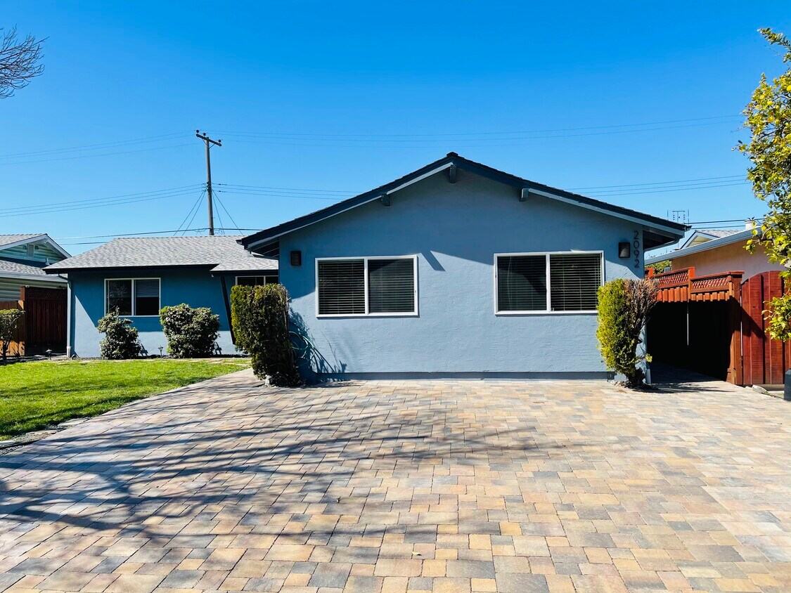 Primary Photo - 2092 Los Padres Blvd